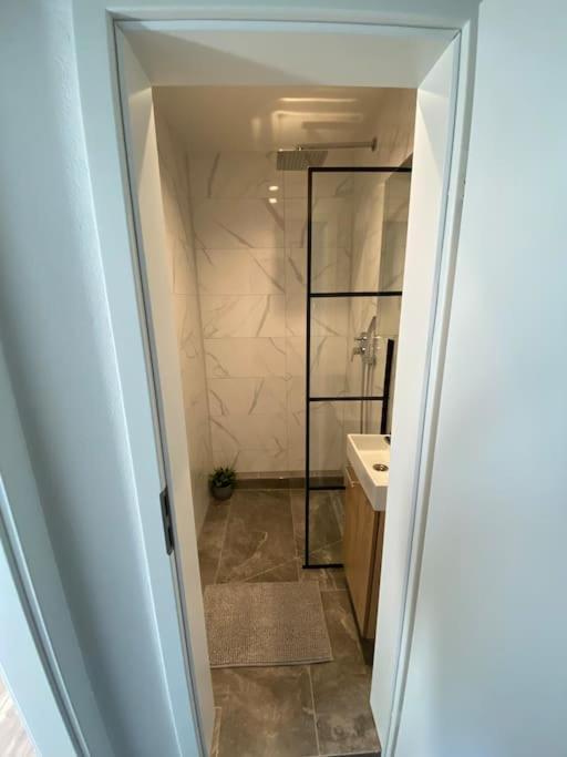 Nisay Home - 3 Room Apartment - A1 路德维希堡 外观 照片